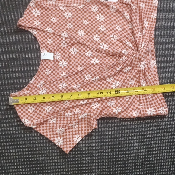 Plaid crop top. Short sleeve tee plunging v-neck, twist front. Balletcore. Large - Picture 10 of 12